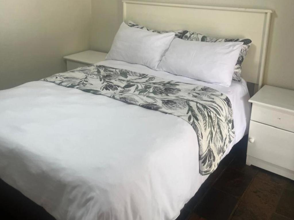 Karee Guesthouse Thabazimbi Kamer foto